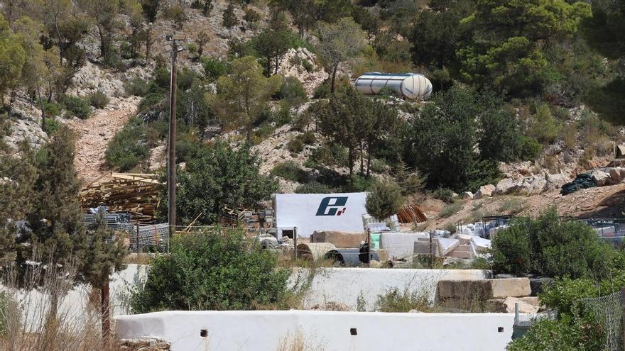 'Noches de Ibiza' acusa a Sant Antoni de favorecer las macrofiestas frente a los negocios locales