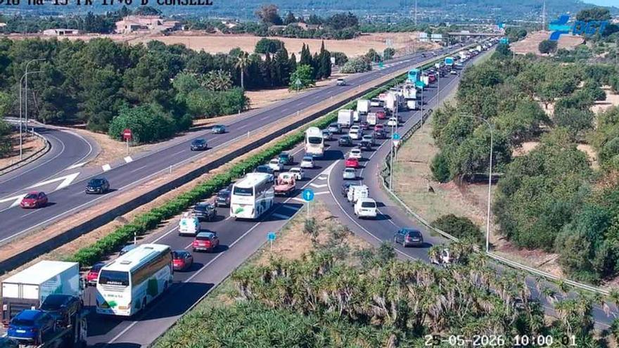 ovoca atascos kilométricos en la autopista de Inca