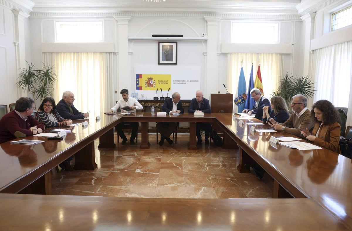 Reunión celebrada ayer en la Subdelegación del Gobierno. | GUSTAVO SANTOS