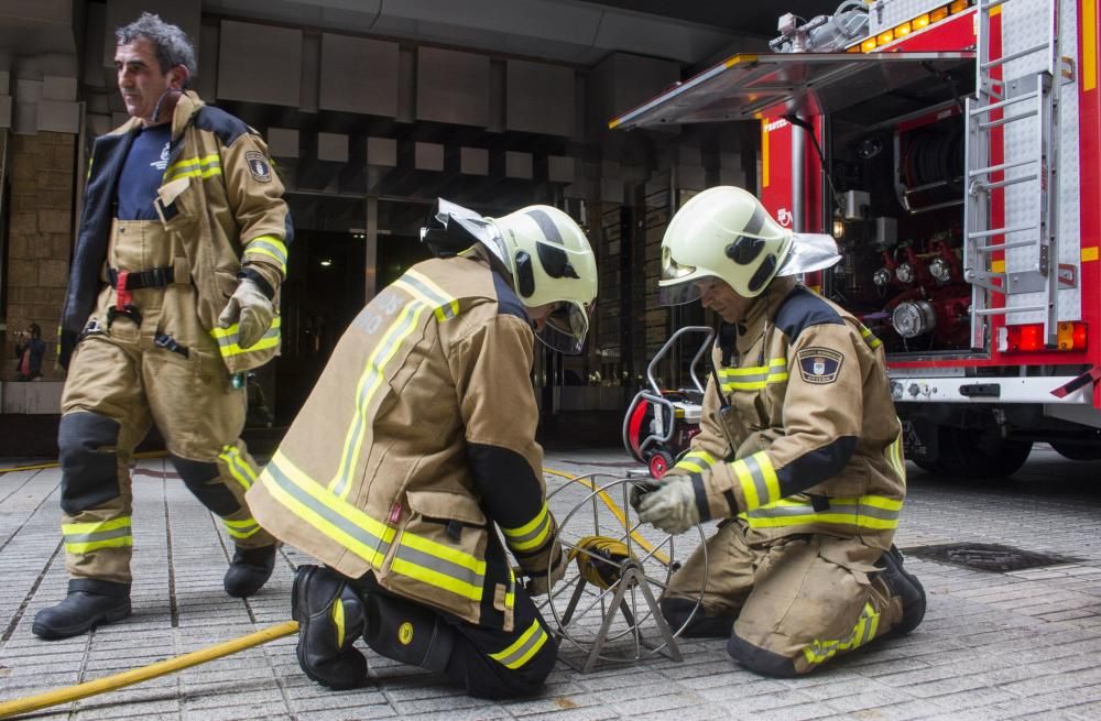 Una mujer fallece al incendiarse su piso en el edificio de Salesas, en Oviedo