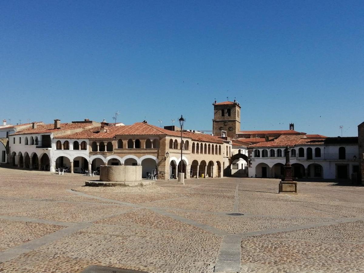 Imagen de la plaza de la Constitución de Garrovillas de Alconétar.
