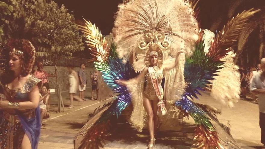 Santiago de la Ribera vibra con su carnaval estival
