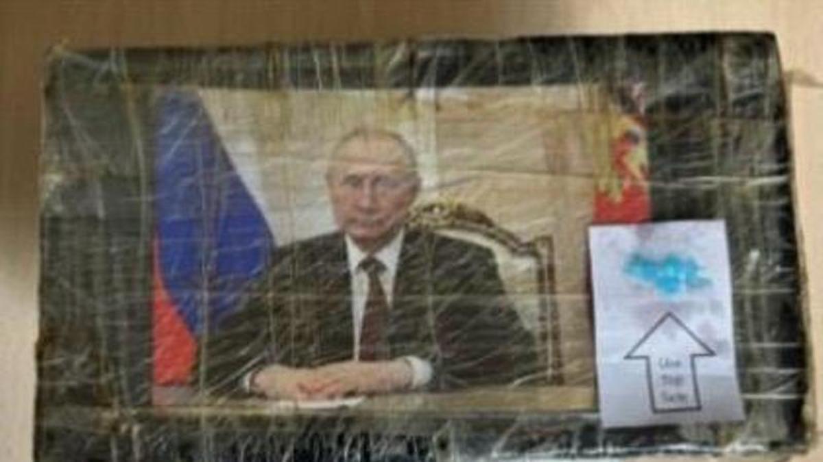 La Policía intervino dos paquetes de cocaína envueltos con la foto de Putin.