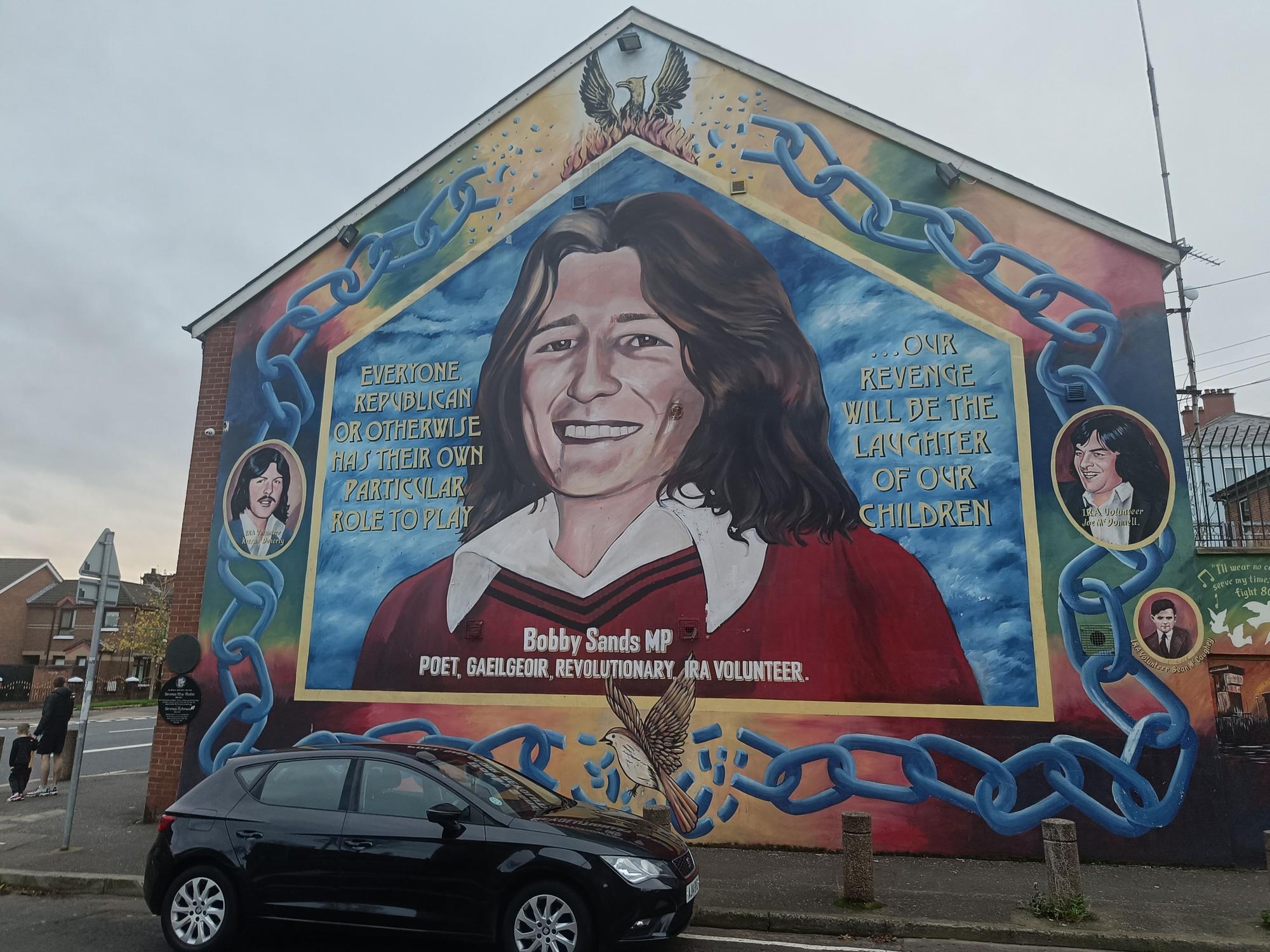 En imágenes: Música, comida y fiesta para derribar el muro de Belfast