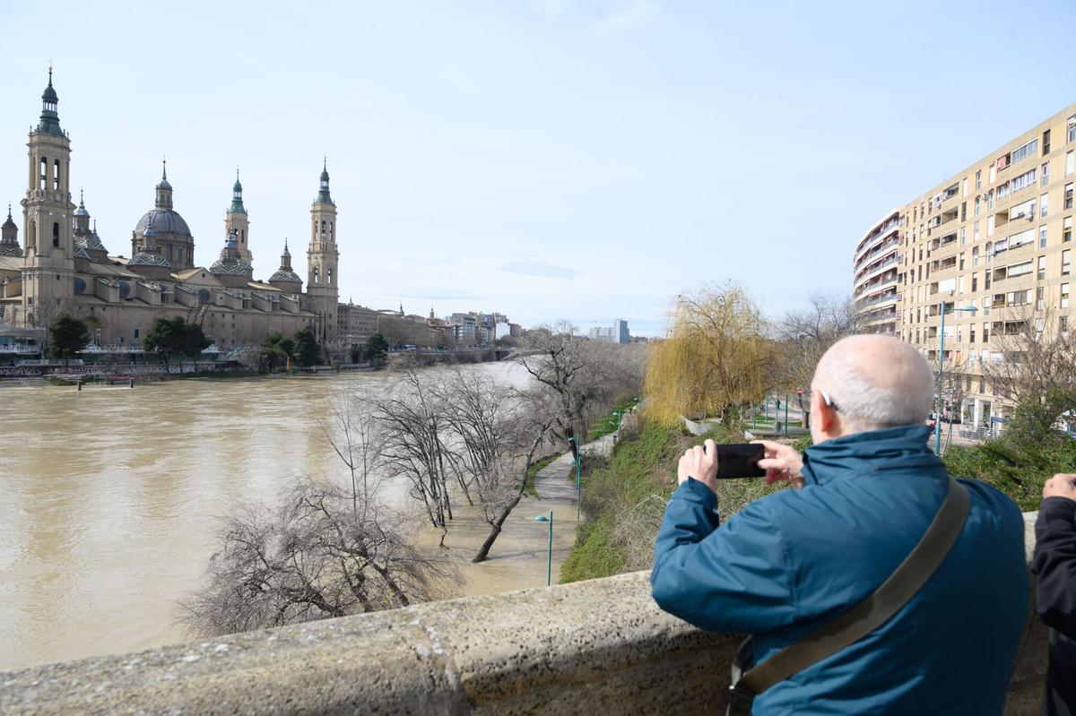 EN IMÁGENES | Crecida del río Ebro a la altura de Zaragoza