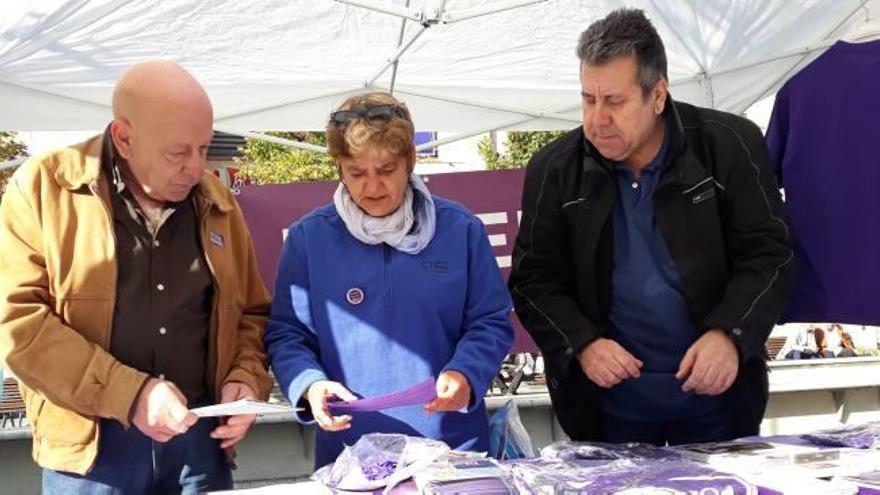 Carmelo Plaza, Mercè Ponce i Pablo García, en un estand a Sant Domènec