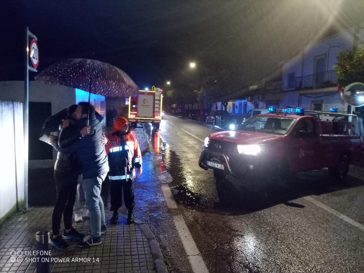 Trabajos de bomberos provinciales en Villafranca.