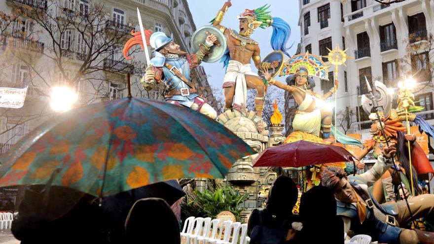 Lluvia en València en el último día de Fallas.