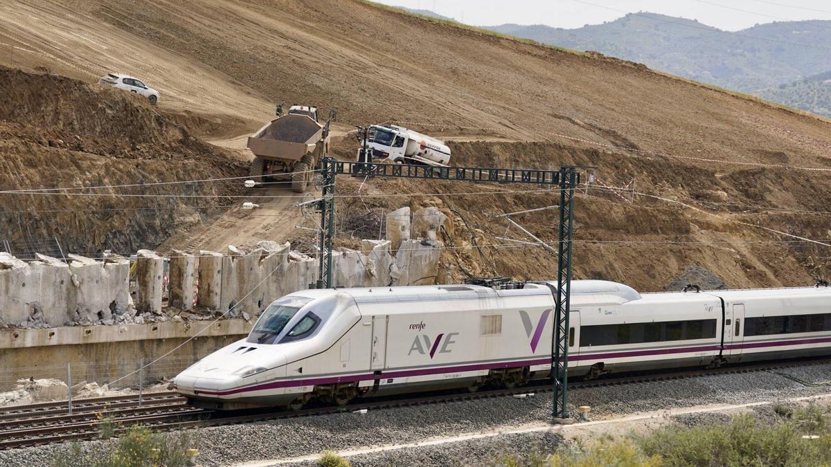 Última llamada para el Verano Joven: así pueden los jóvenes de Málaga viajar con hasta un 90% de descuento antes de que se acabe