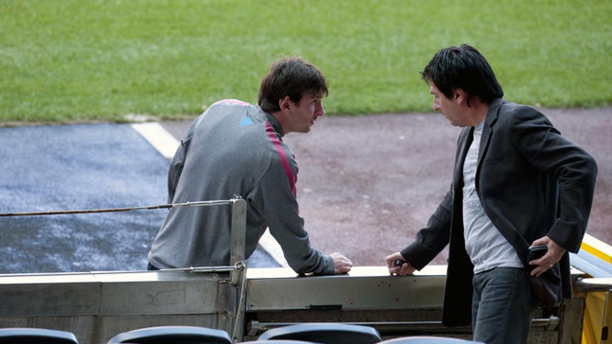 Messi y su padre, en el Camp Nou, en el 2011.