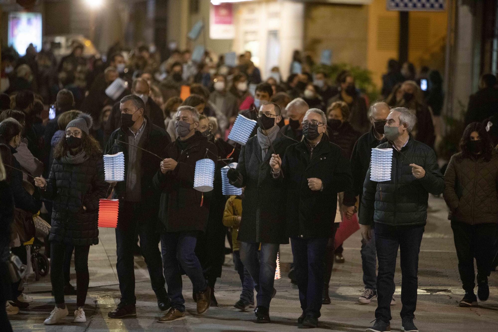 Ontinyent se vuelca en la "retreta" y el desfile de "Gegants i Cabets" por las fiestas de la Purísima