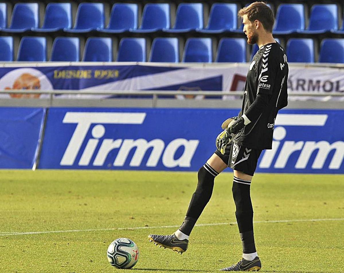 El Tenerife apura el último día: dos fichajes y una salida