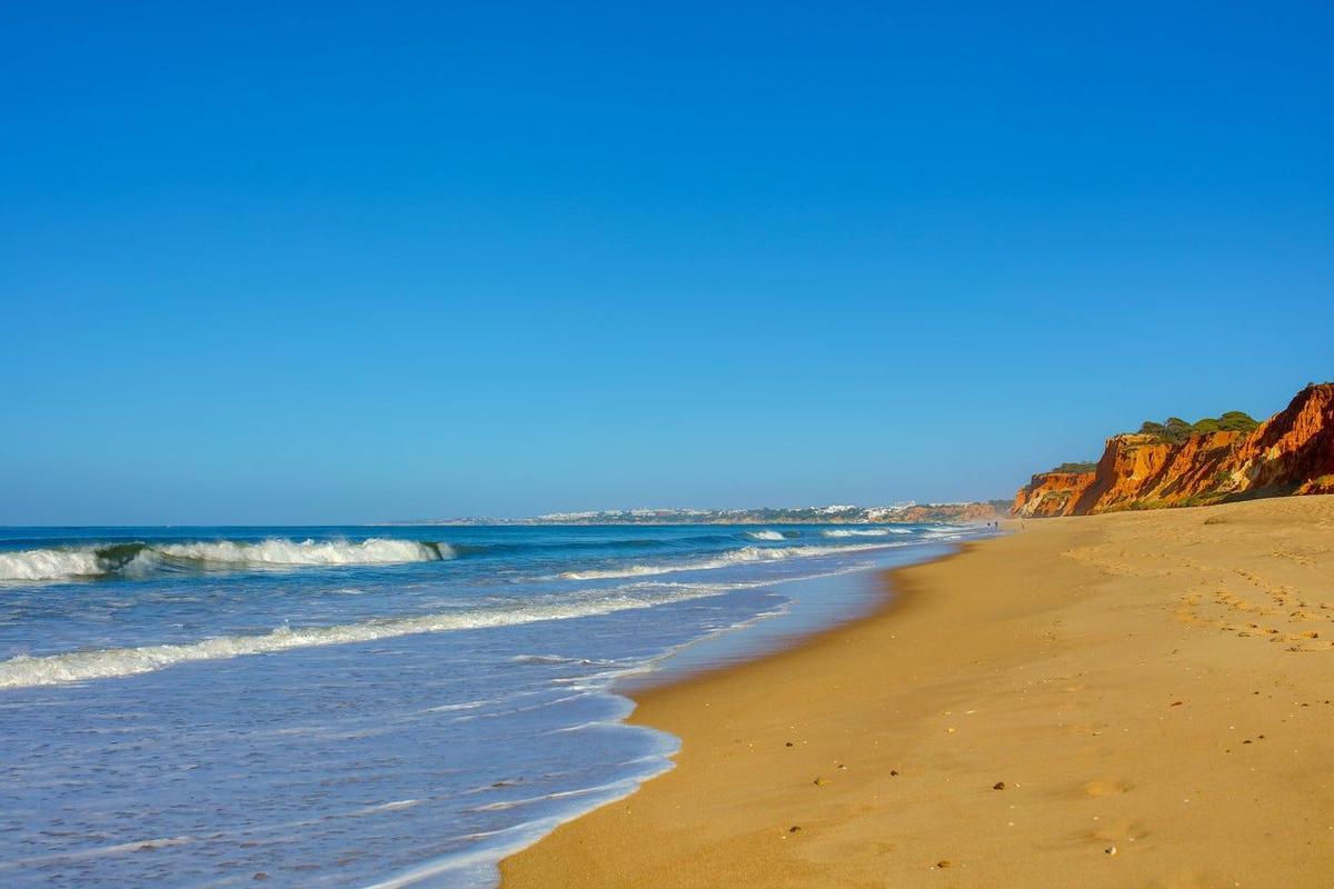 13. Playa Falesia, Portugal