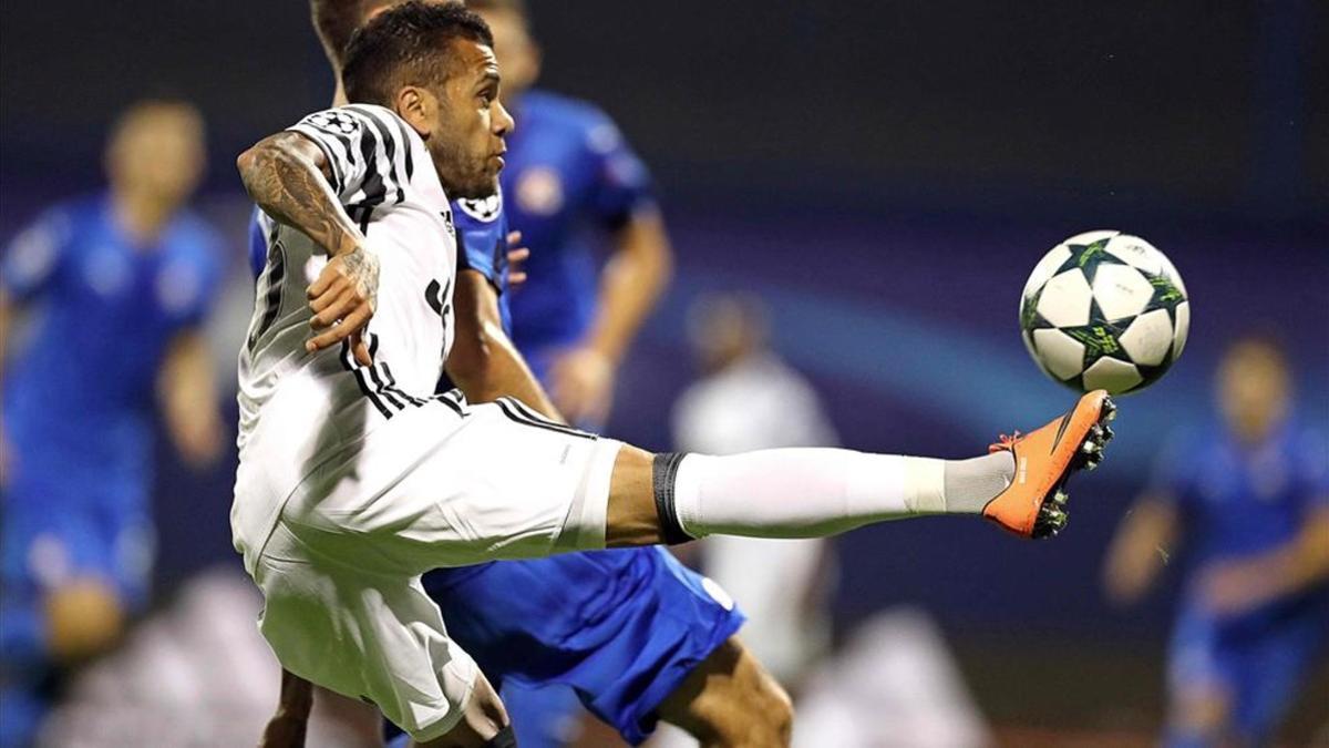 El rendimiento de Alves crea polémica en la Juve
