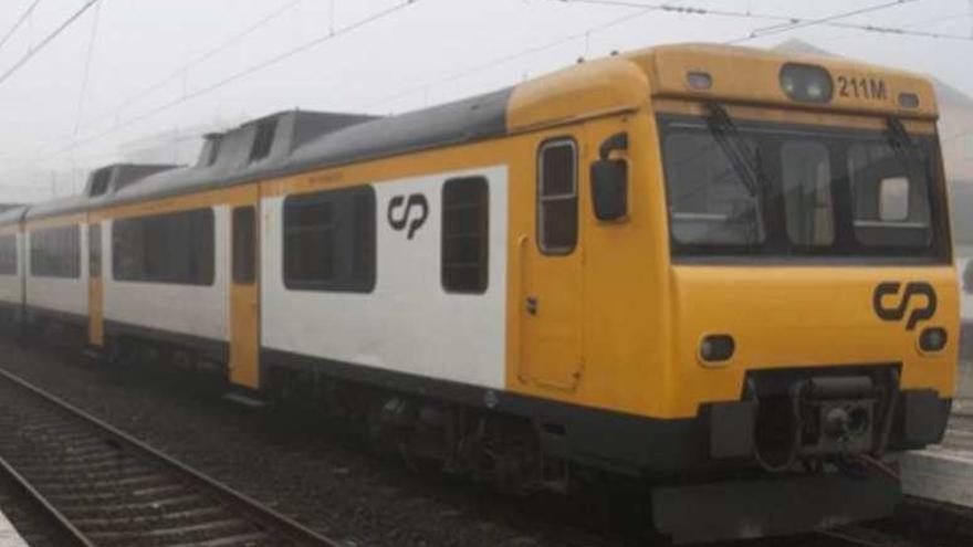 El tren que realizó el trayecto, ayer en la estación de O Porriño.