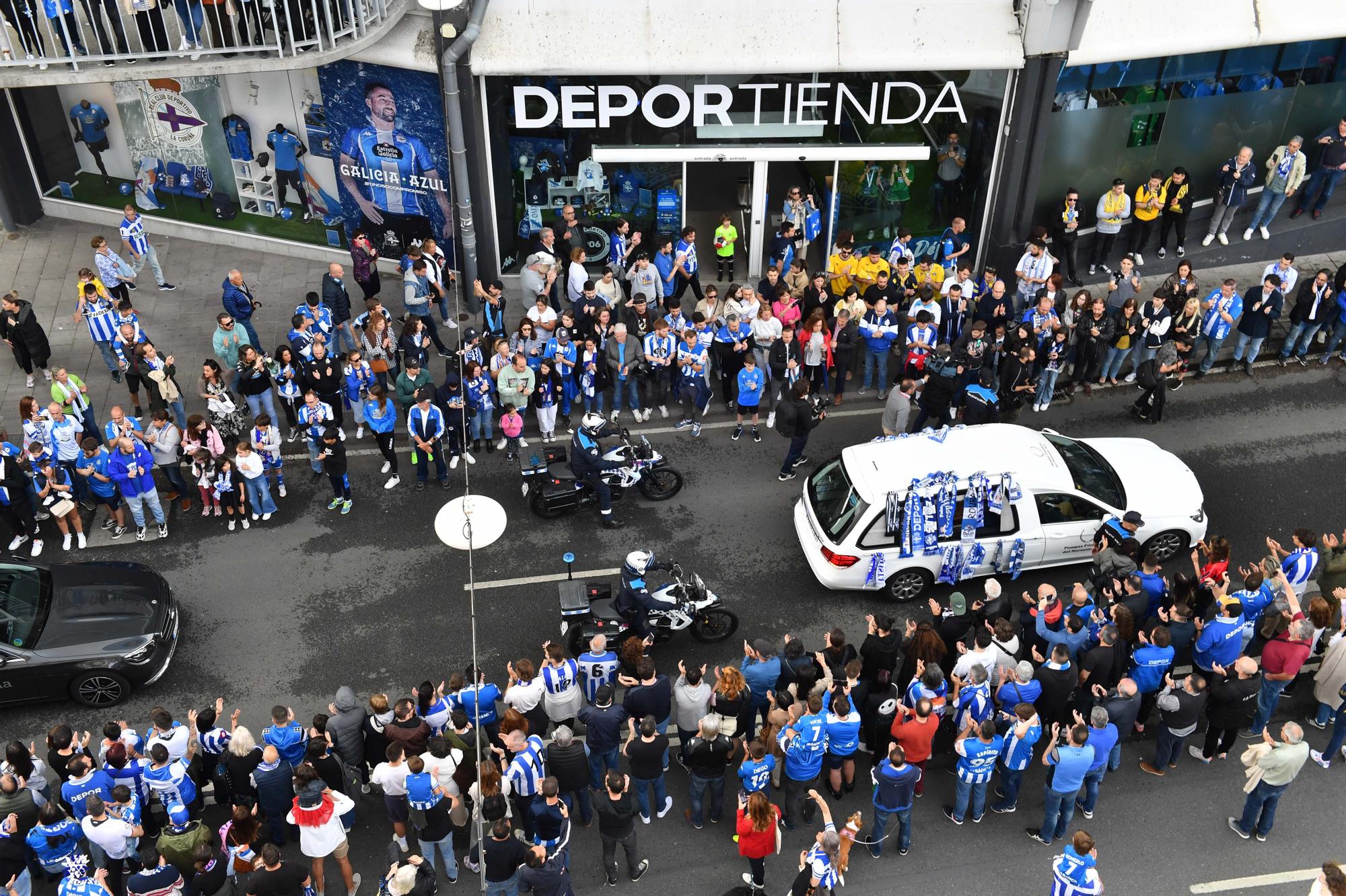 El deportivismo en masa da su último adiós a Arsenio Iglesias en Riazor