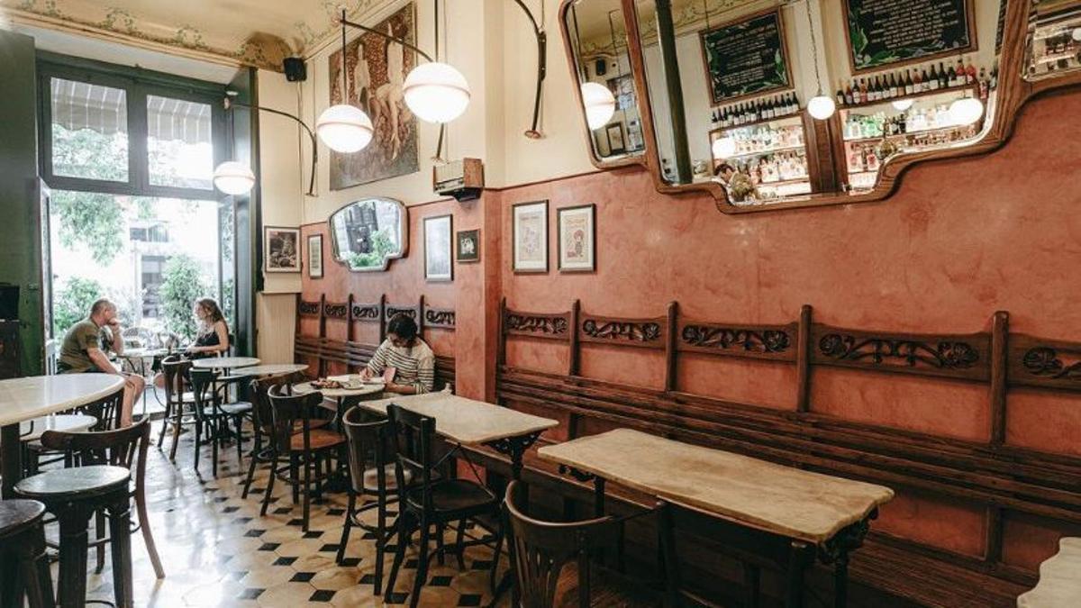 Café del Centre: ambiente modernista con platos catalanes 'vintage'. 