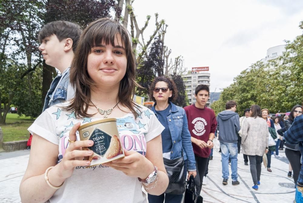 Mercadillo de escolares en el Paseo de Los Álamos de Oviedo