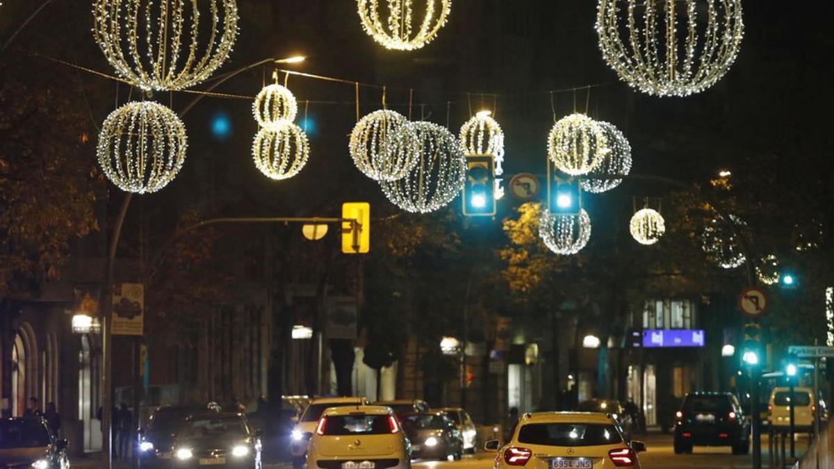 Llums de Nadal, l’any passat a la Gran Via de Jaume I. | ANIOL RESCLOSA