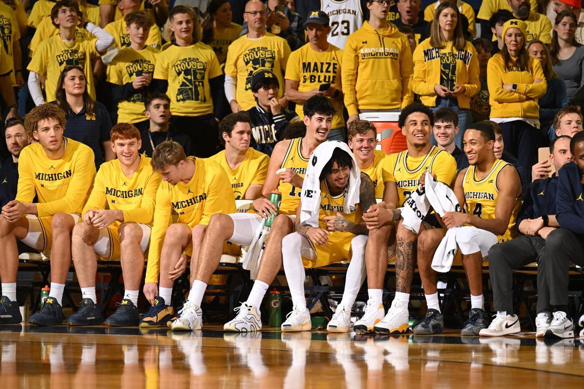Los jugadores de los Michigan Wolverines, en el partido contra los McNeese Cowboys.