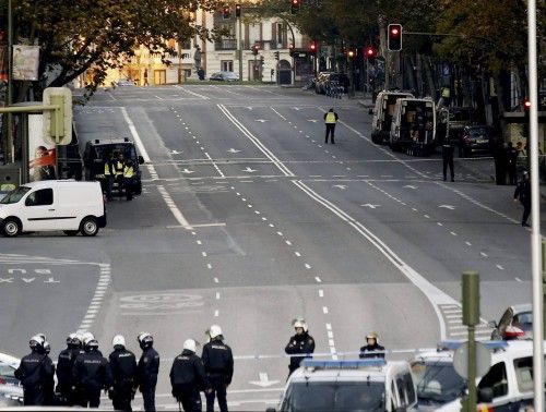 Empotra un coche con bombonas de butano en la sede del PP de Madrid.