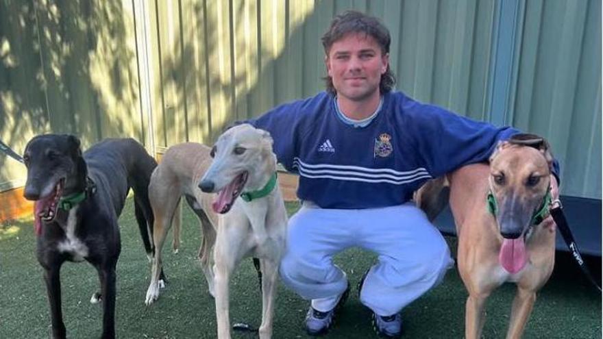 Nick Watson, jugador australiano con una sudadera del Dépor