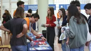 Más de 4.000 estudiantes preuniversitarios de varias provincias visitan la UA para conocer los estudios de grado y sus salidas profesionales