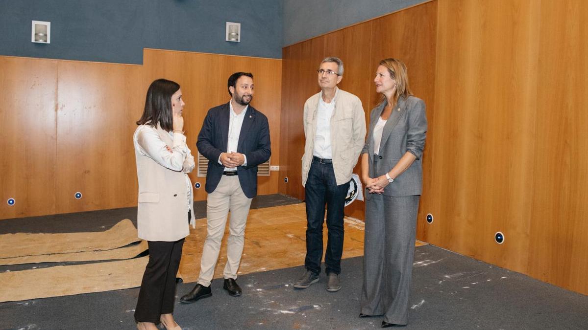 Un momento de la visita de Carrasco a las obras del Centro Cultural La Marina del Grau, junto a Giner y Toledo.