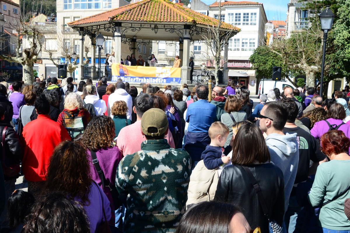 Centenares de personas se manifiestan por el Día de la Mujer Trabajadora en Cangas