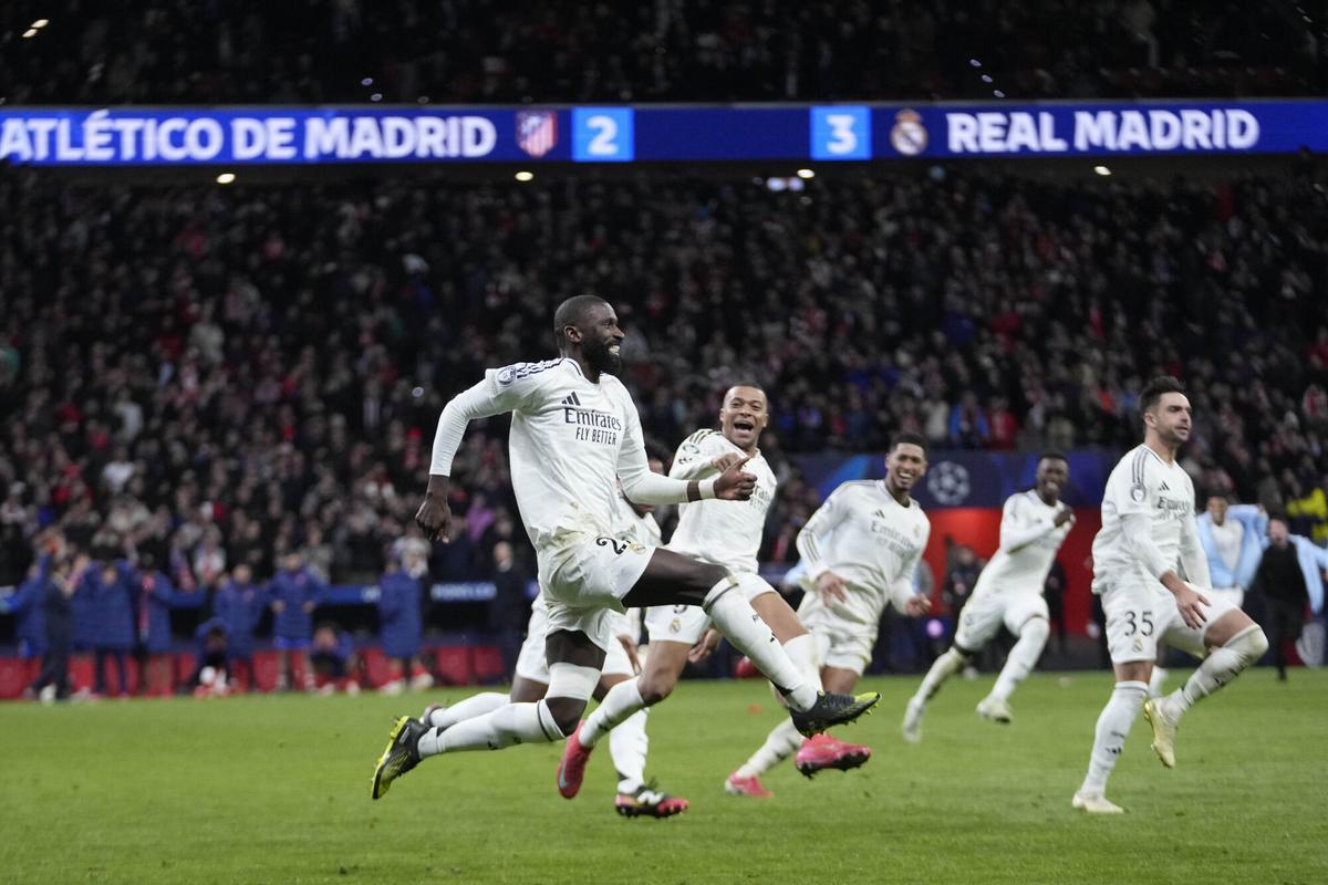 Los jugadores del Real Madrid celebrando el pase a cuartos contra el Atlético de Madrid.