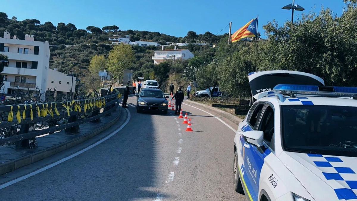 Imatge d'arxiu d'un control de la Policia Local de Cadaqués.