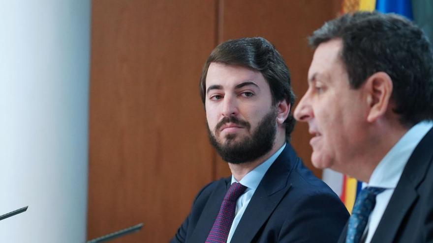 El vicerpresidente García Gallardo y el consejero Fernández Carriedo durante la rueda de prensa del pasado día 12 donde se anunció el nuevo protocolo. | M. Chacón - Ical