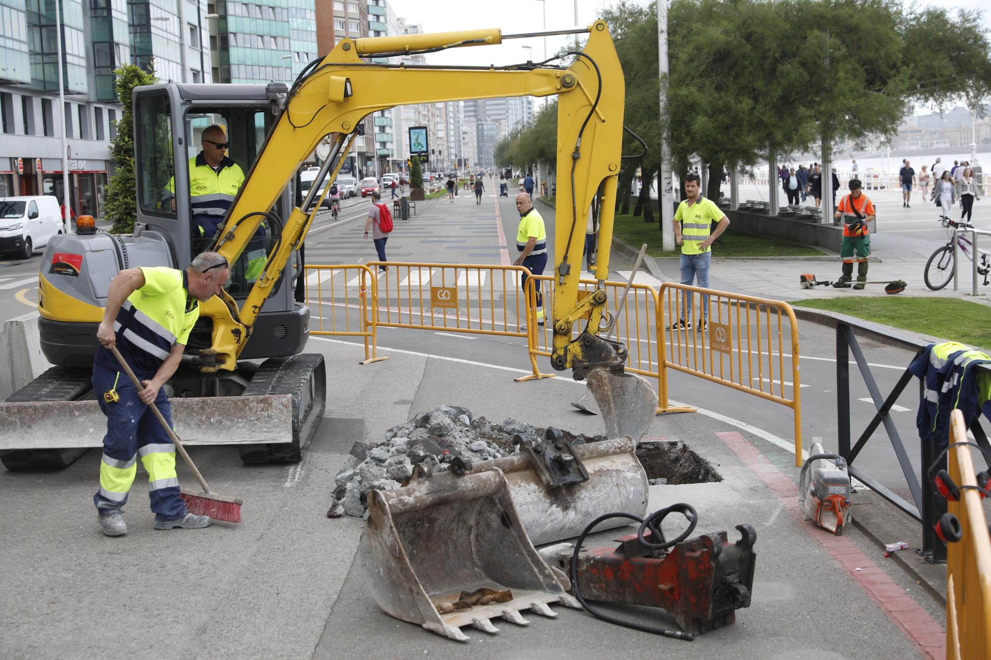 En imágenes: comienza la obra de desmantelamiento del "cascayu" en Gijón