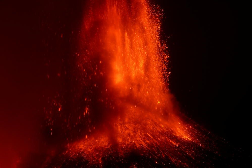 Galeria de fotos: Espectacular erupció de l'Etna a Sicília