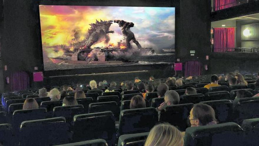 ‘Godzilla vs. King Kong’ en una sala de cine de Estados Unidos. | | EL DÍA
