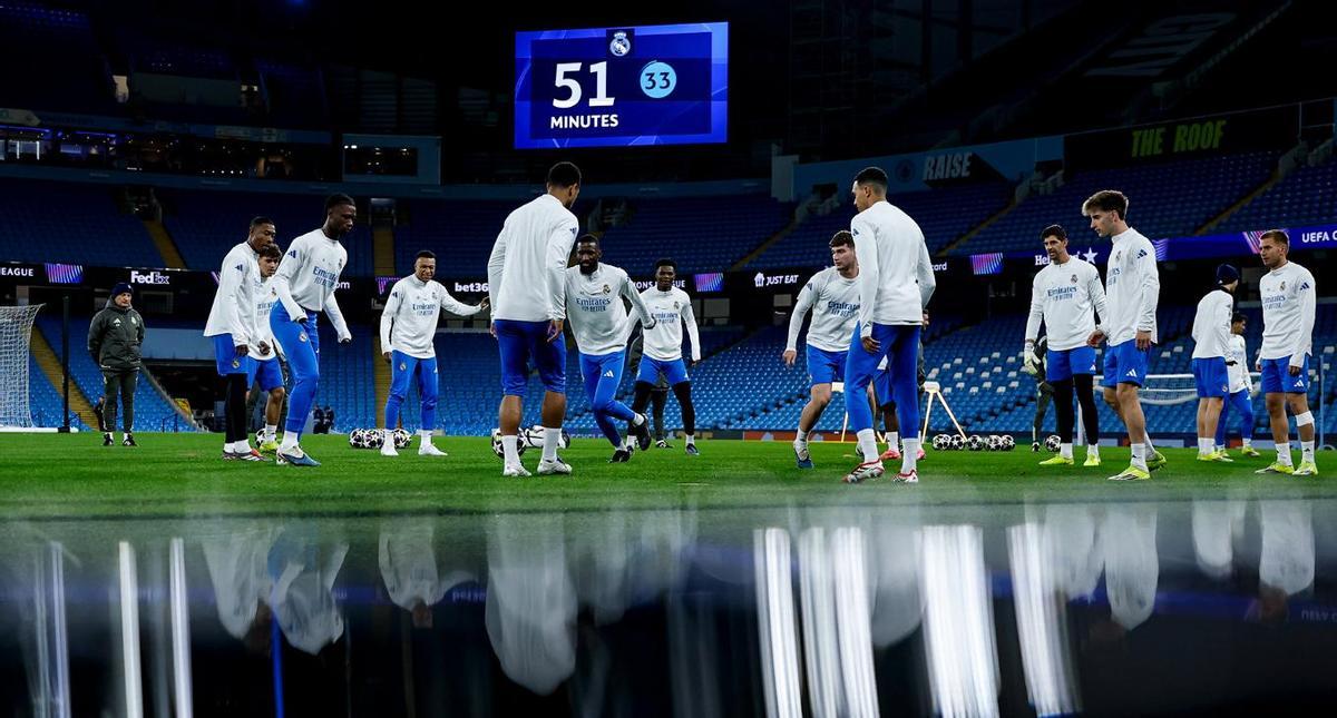 Los jugadores del Real Madrid, durante el entrenamiento en Manchester
