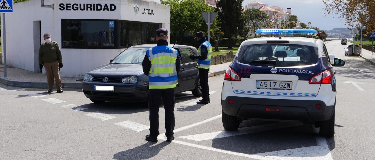 Uno de los controles de la Policía Local en A Toxa  (O Grove).