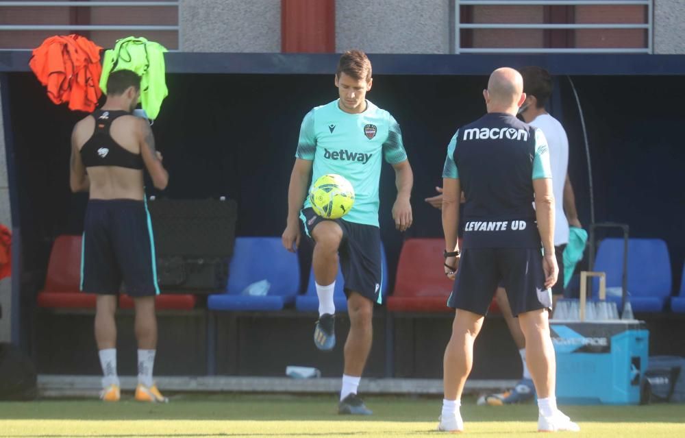 El Levante abre el entrenamiento a los medios