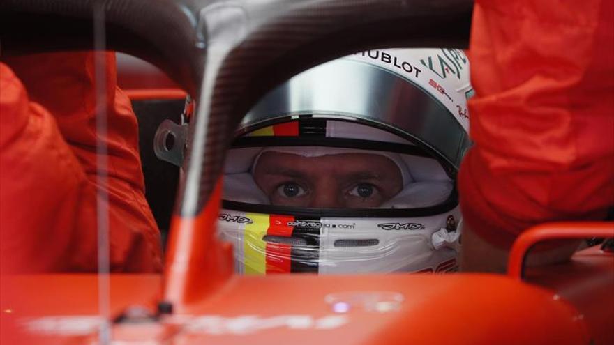 Vettel traiciona a Ferrari y Hamilton saca tajada