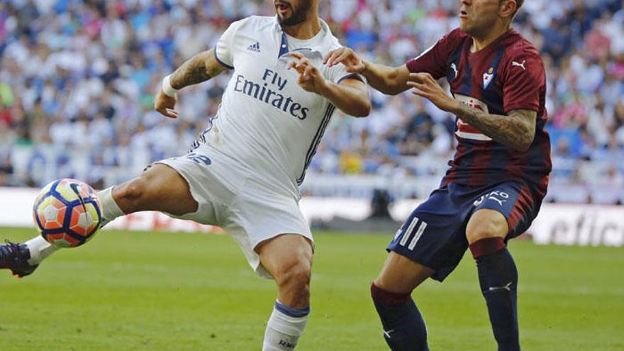 Isco, en una acción del partido del domingo ante el Éibar.