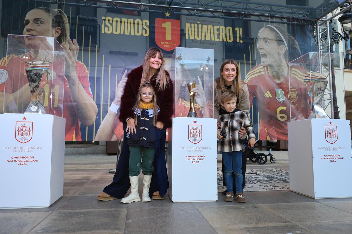 Galería | La final de la Supercopa ya se siente en la Fan Zone de la Plaza Mayor de Castelló