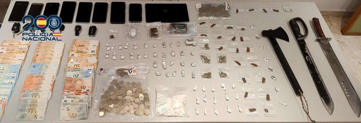 Droga incautada en la operación de la Policía Nacional en Alzira.