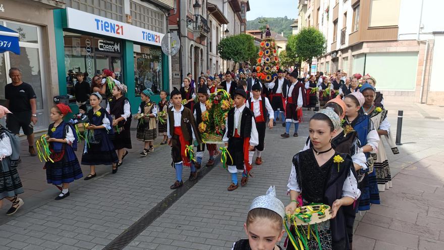 San Antoniu &quot;El Nuestru&quot; se pone al sol en Cangas de Onís