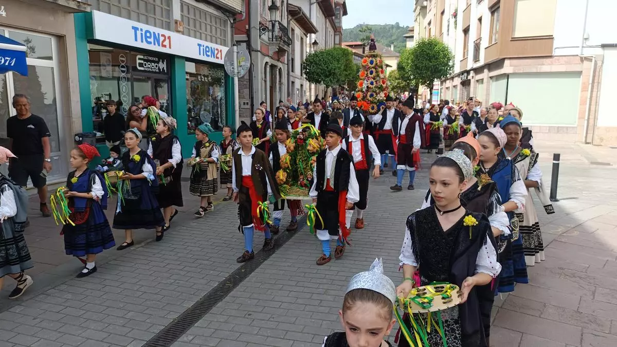 San Antoniu "El Nuestru" se pone al sol en Cangas de Onís