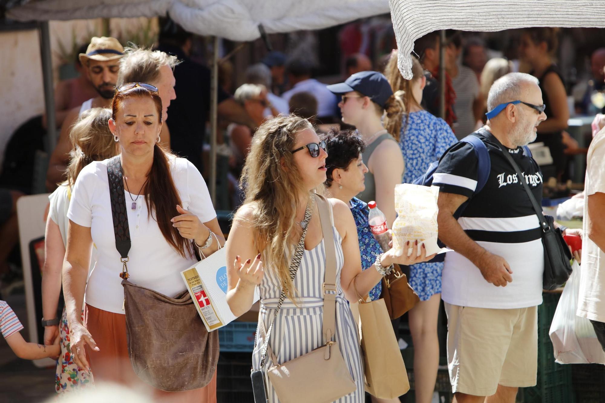 Immer mittwochs und samstags: Bilder vom bunten Treiben auf dem Wochenmarkt in Santanyí