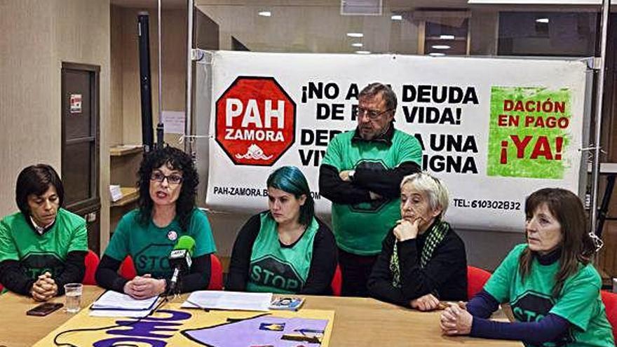 Representantes de la Plataforma de Afectados por la Hipoteca de Zamora.