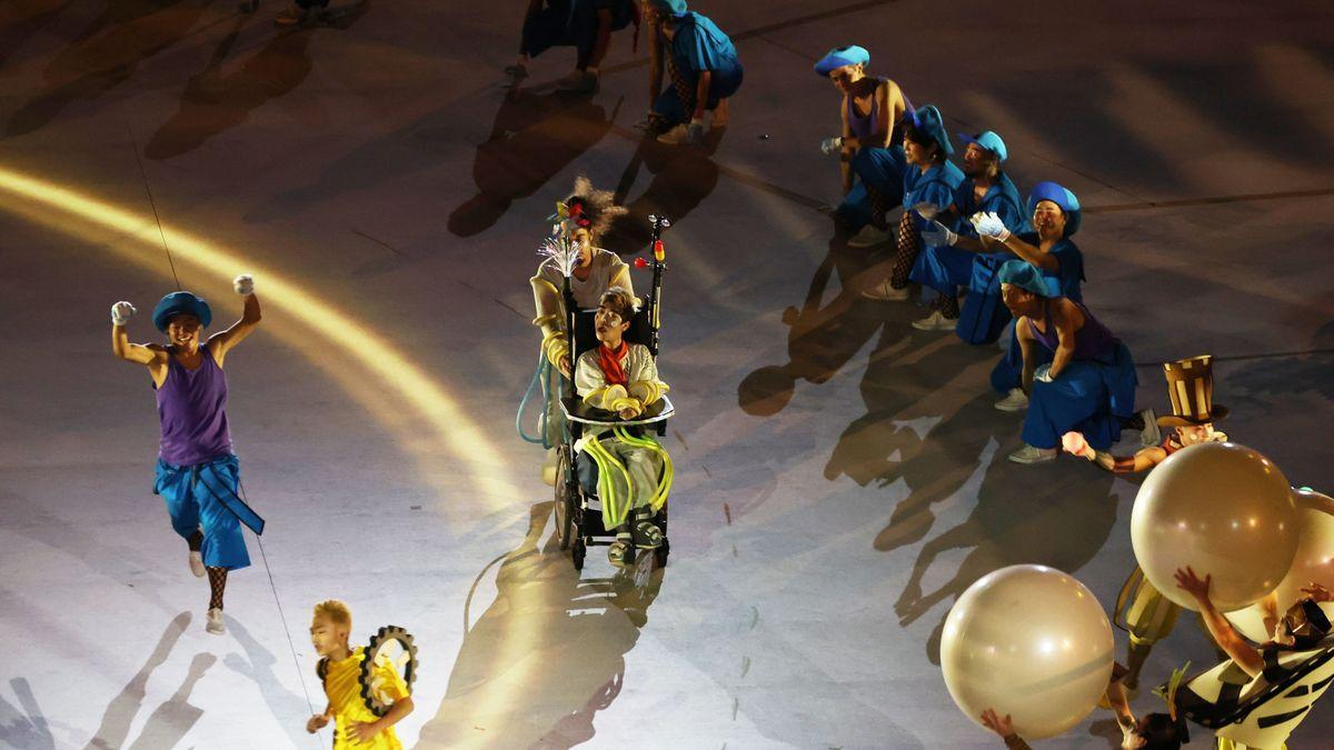 Els actors durant la cerimònia d&#039;obertura dels Jocs Paralímpics 2020