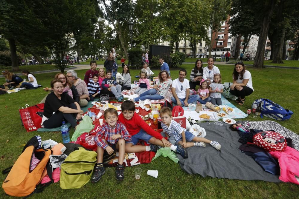 Oviedo celebra el día grande de San Mateo con 7.000 bollos preñaos