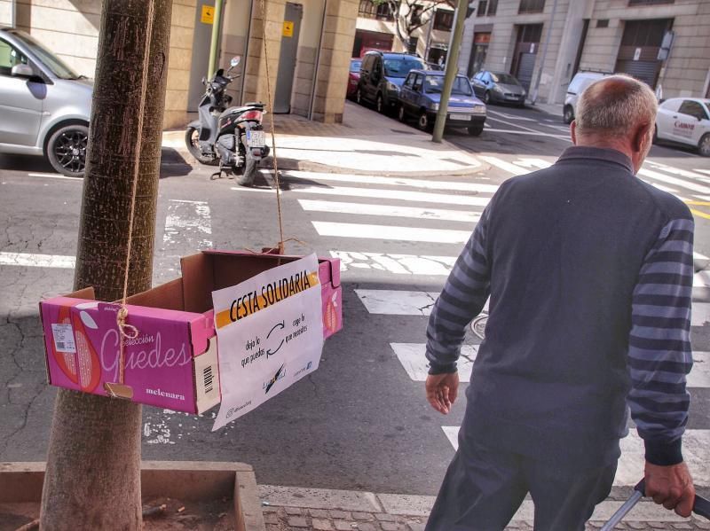 Cesta solidaria y paseo por sc  | 02/06/2020 | Fotógrafo: María Pisaca Gámez