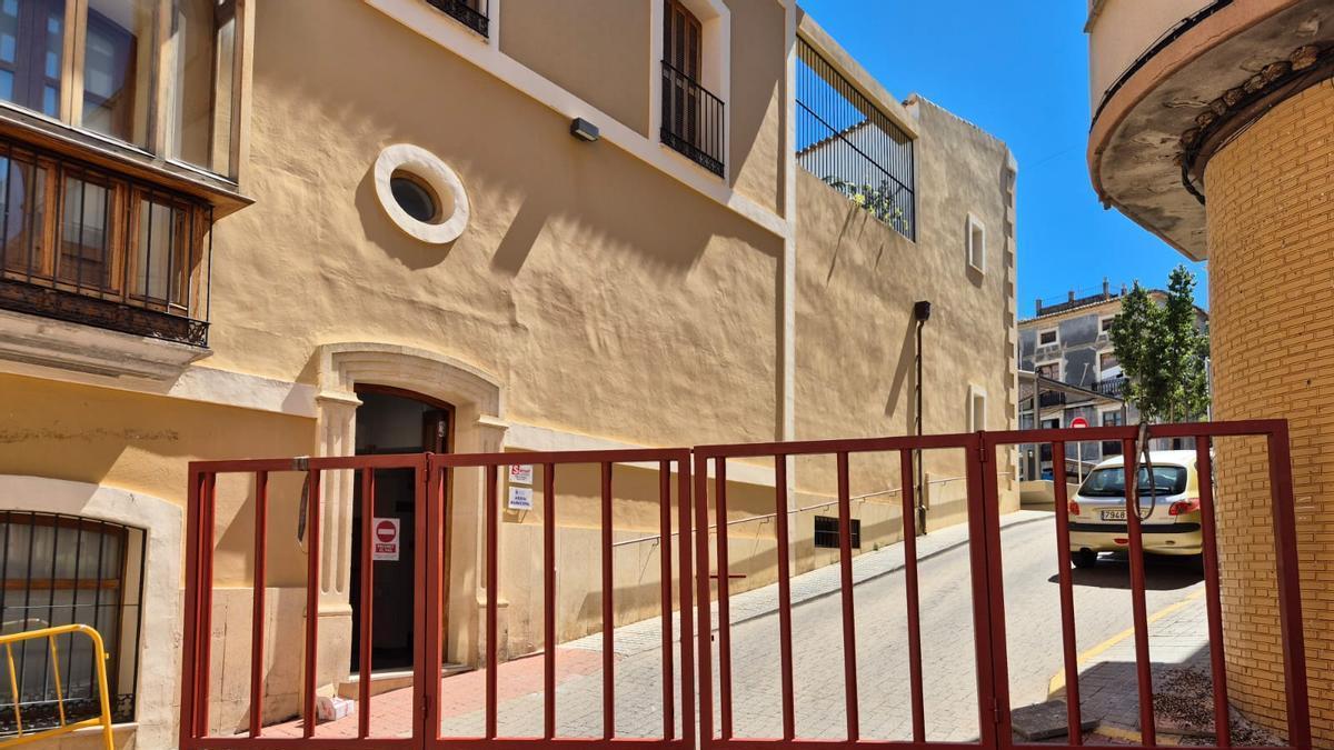 Las barreras de hierro del recorrido de las entradas de "bous al carrer"
